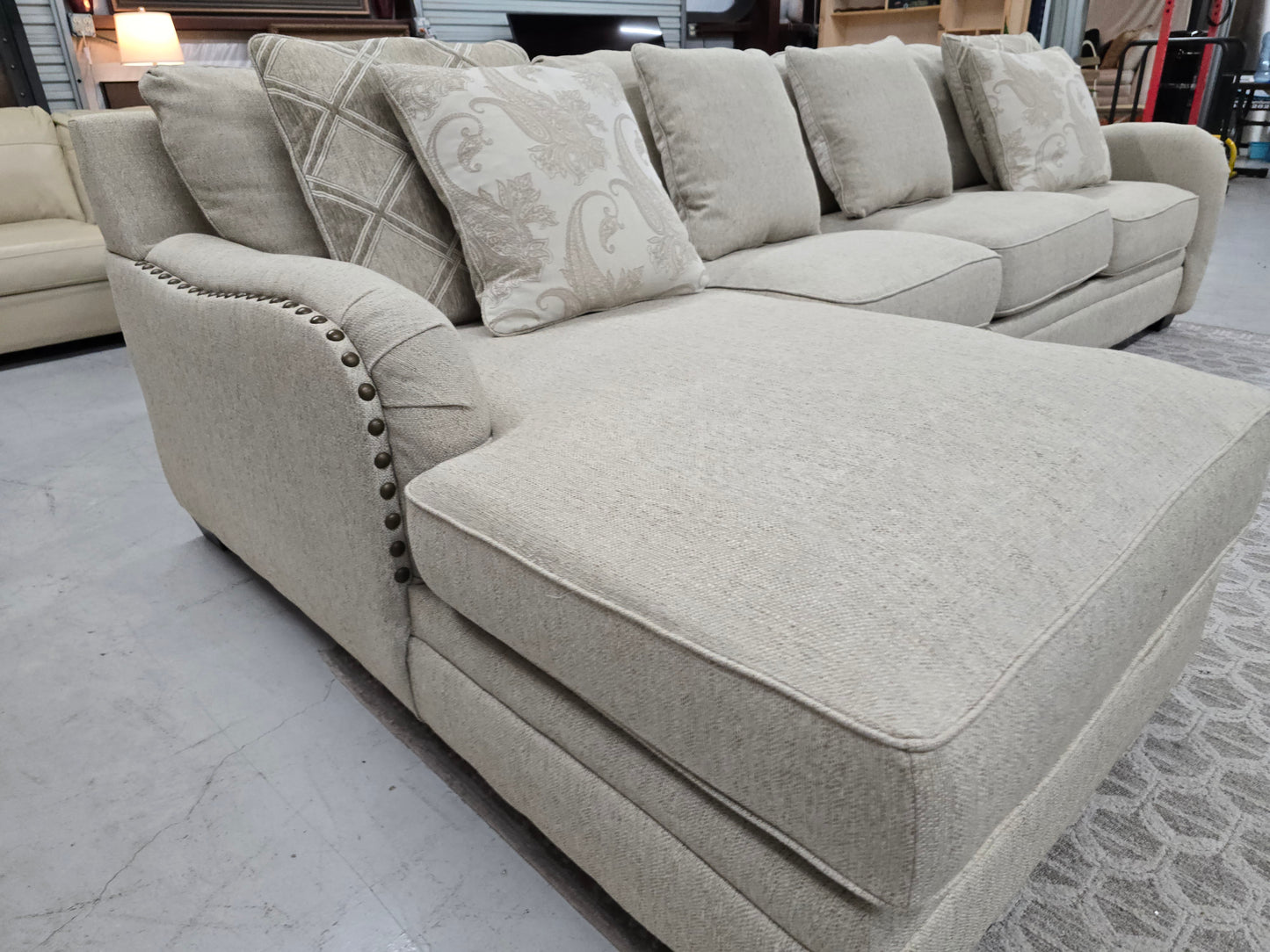 L-shaped Beige Sectional Couch with lounge 🚛 FAST SAME DAY DELIVERY AVAILABLE! 🚚