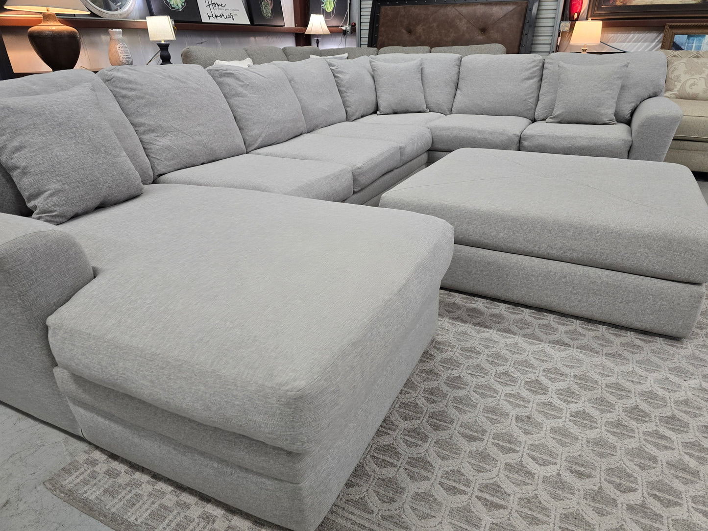 Huge Gray U-Shaped Sectional Couch with Large Ottoman – Living Spaces