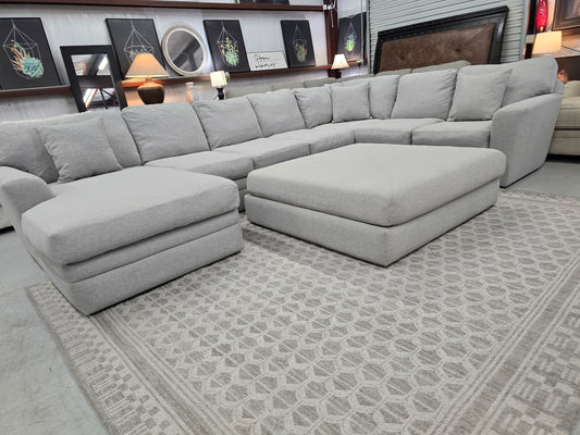Huge Gray U-Shaped Sectional Couch with Large Ottoman – Living Spaces