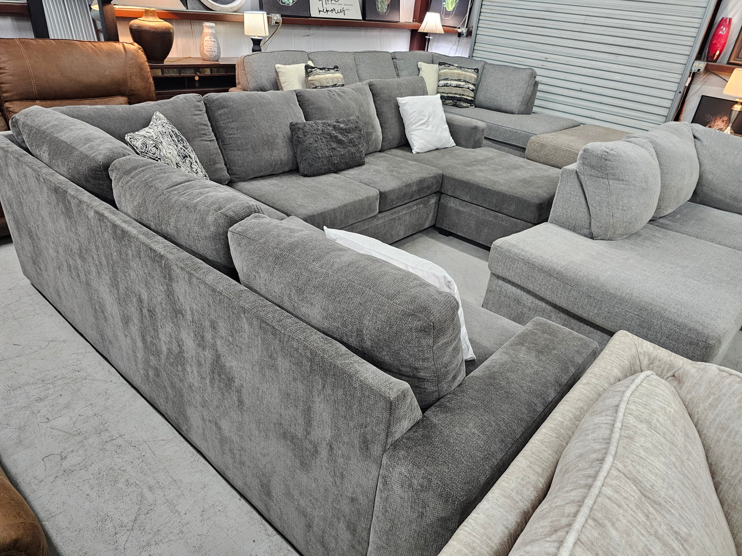 U-Shaped Gray Sectional Couch with Reversible Chaise Lounge - D30