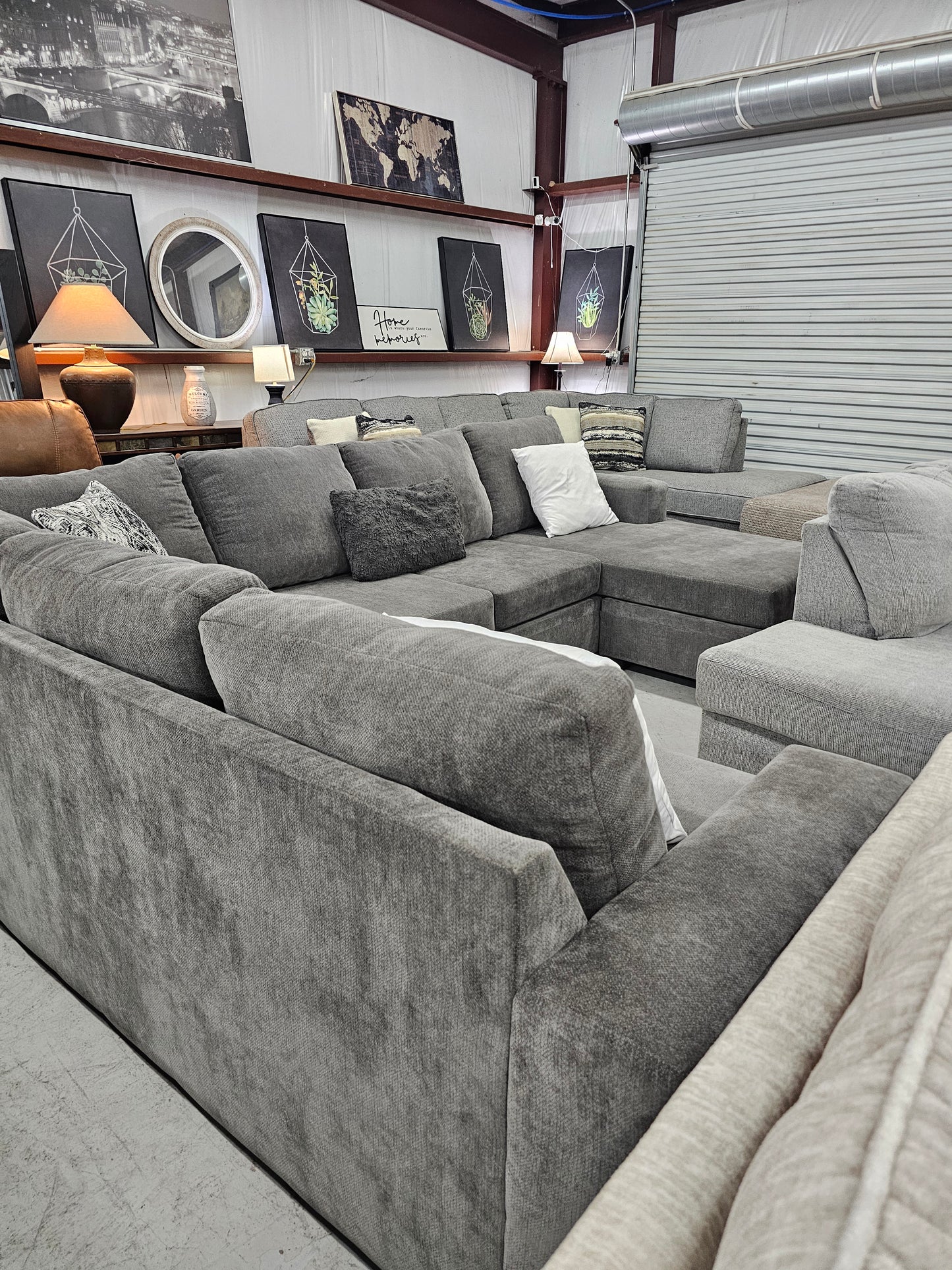 U-Shaped Gray Sectional Couch with Reversible Chaise Lounge - D30