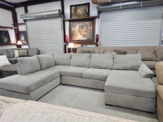Gray U-Shaped Sectional Couch – Broyhill - D35