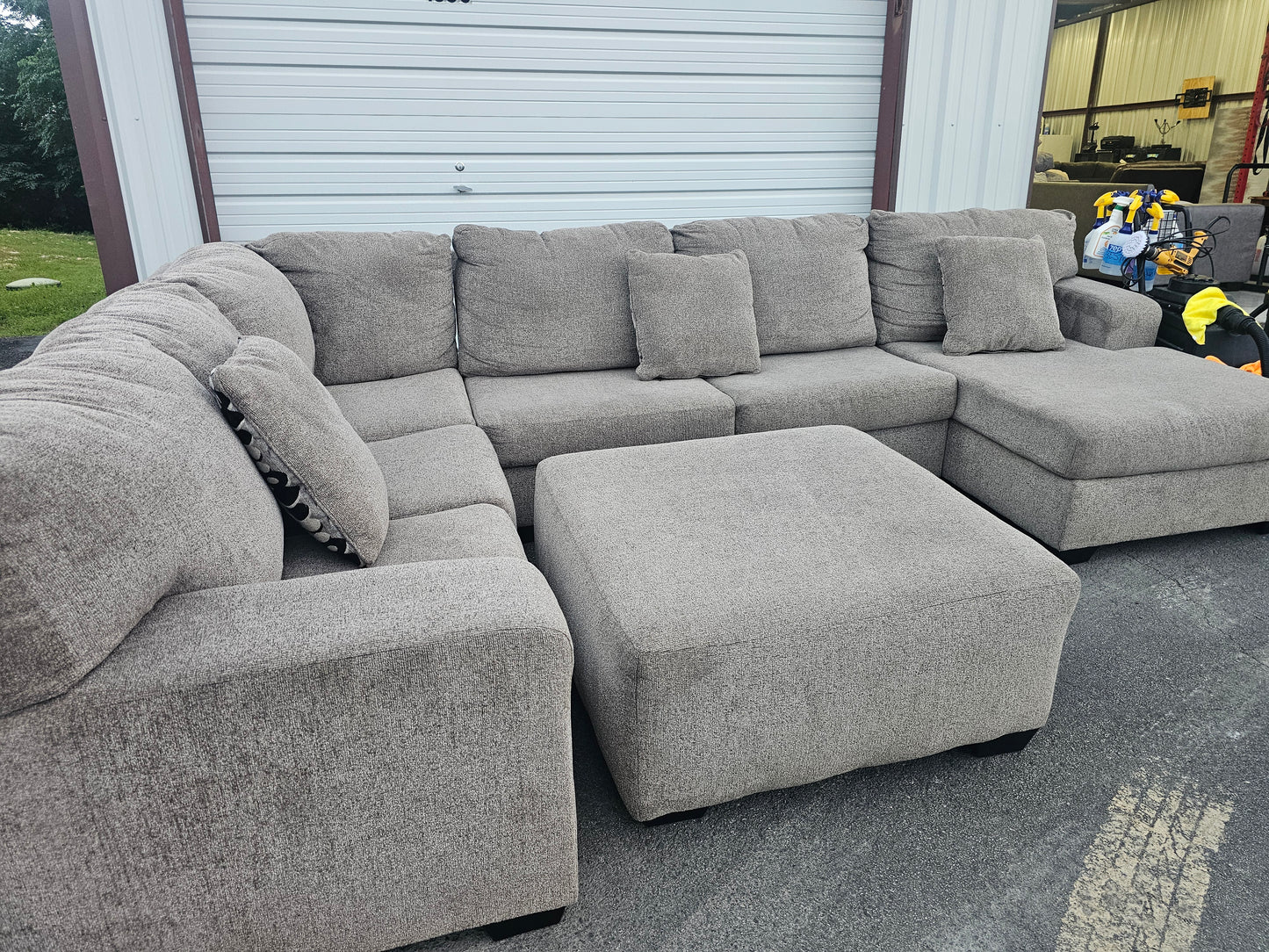Gray U-Shaped Sectional Couch with Ottoman – Ashley Furniture - D41