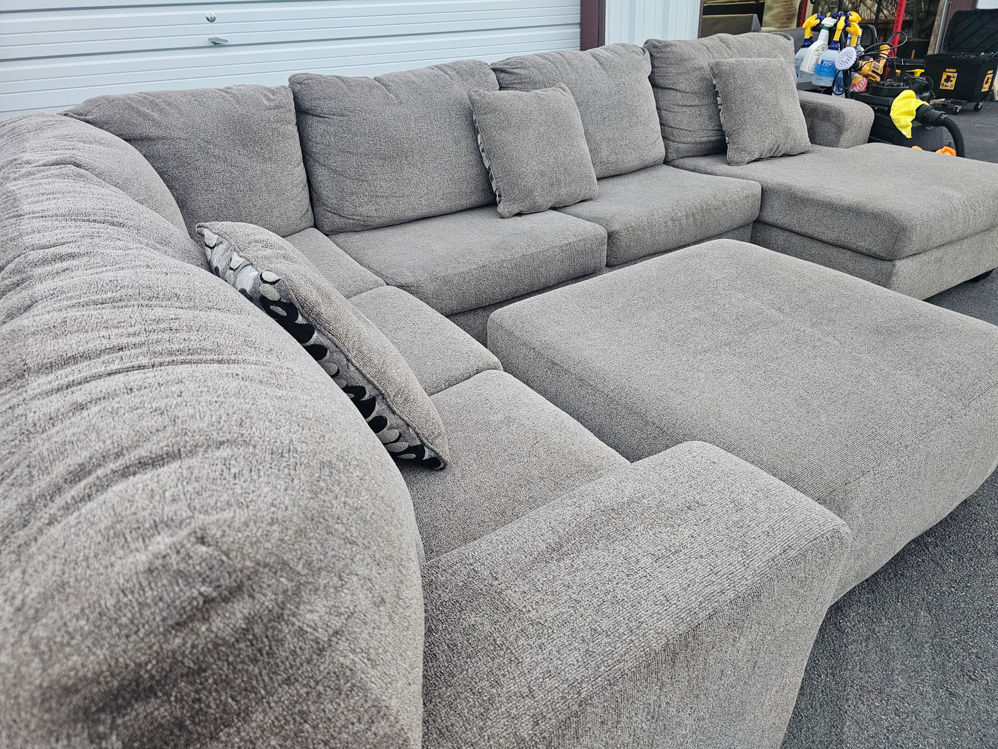 Gray U-Shaped Sectional Couch with Ottoman – Ashley Furniture - D41