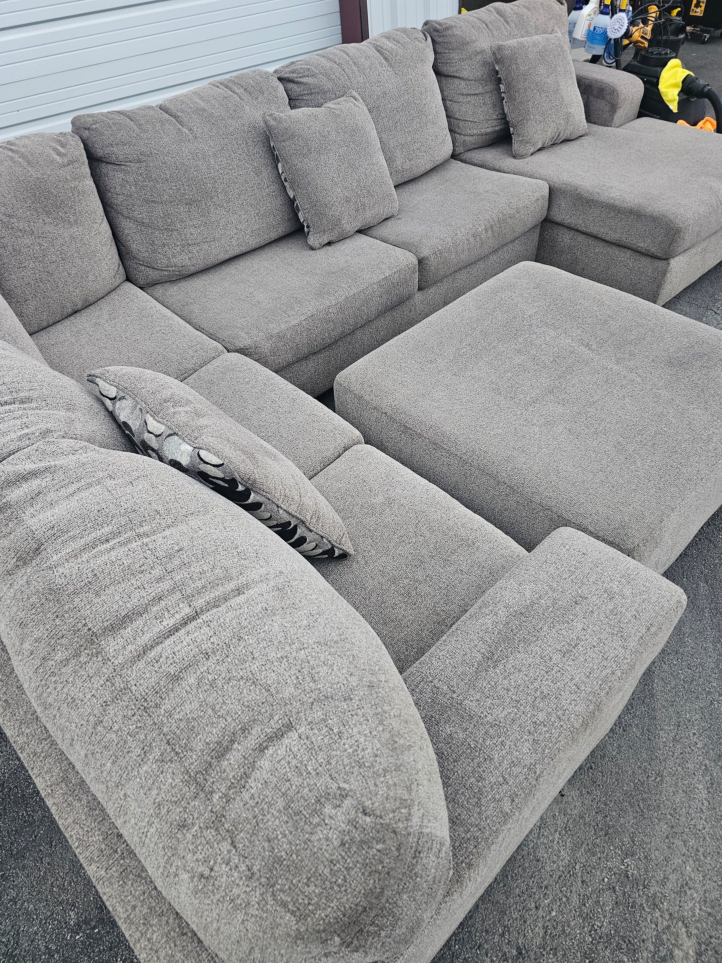 Gray U-Shaped Sectional Couch with Ottoman – Ashley Furniture - D41