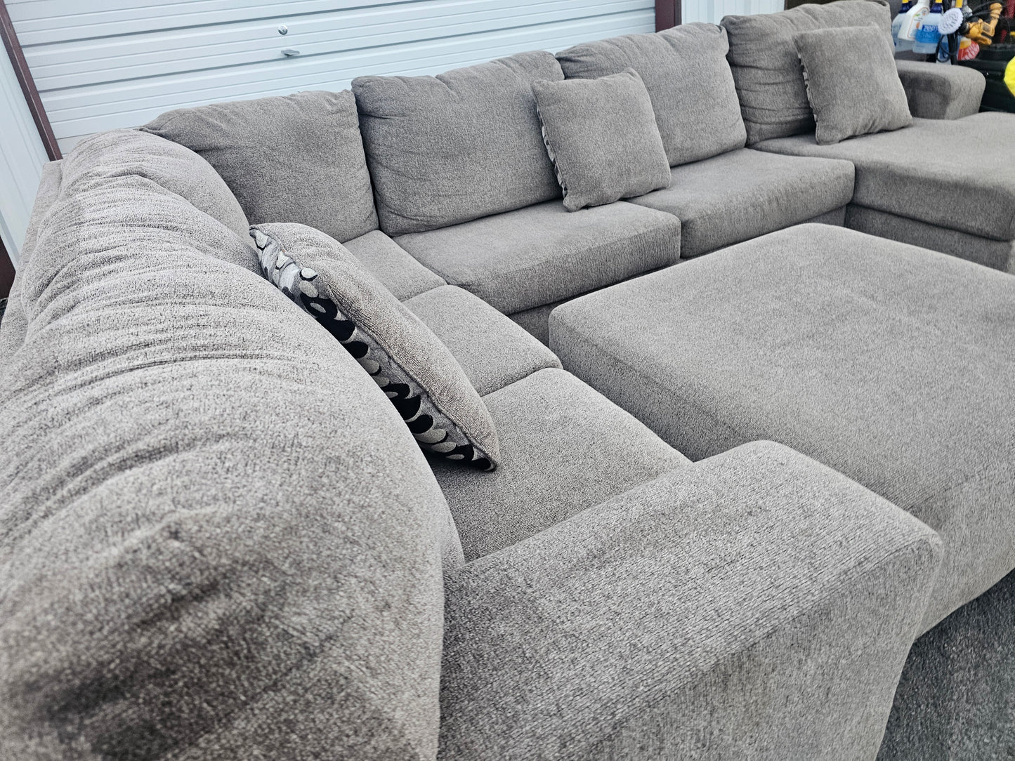 Gray U-Shaped Sectional Couch with Ottoman – Ashley Furniture - D41