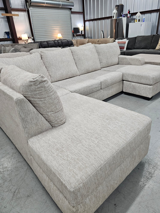 Beautiful Beige U-Shaped Sectional Couch – Ashley Furniture - D29