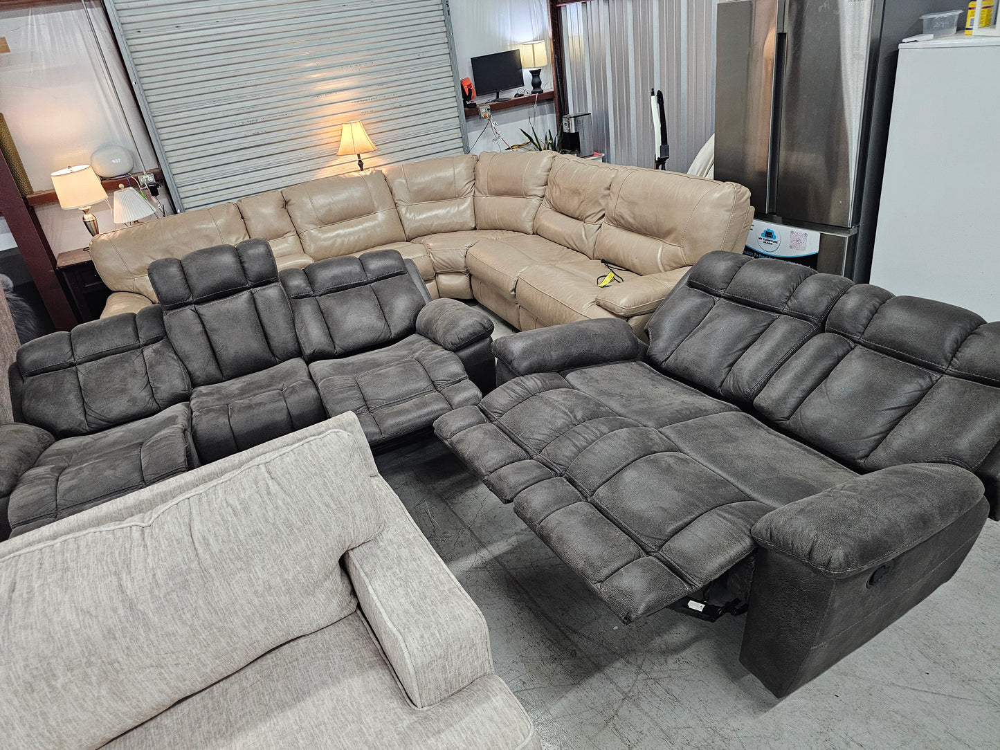 Gray Reclining Couch & Loveseat Set - D37