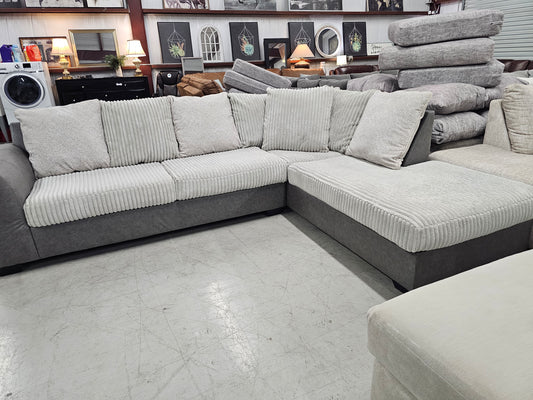 Gray 2PC Sectional Couch with RAF Chaise Lounge - D39