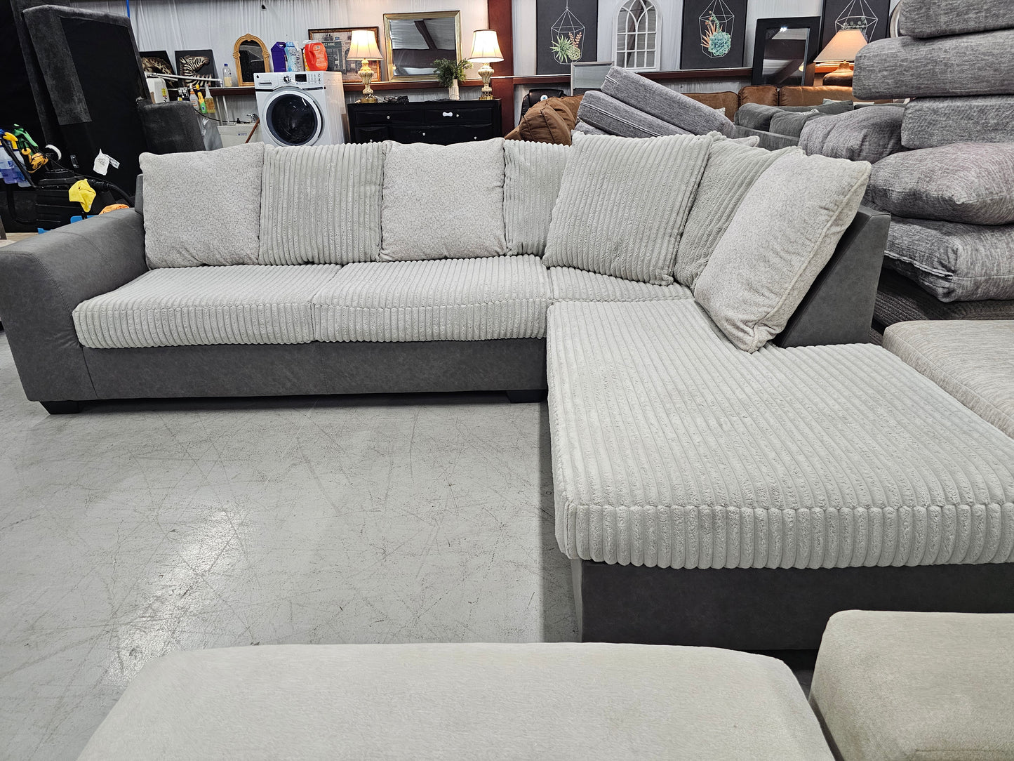 Gray 2PC Sectional Couch with RAF Chaise Lounge - D39