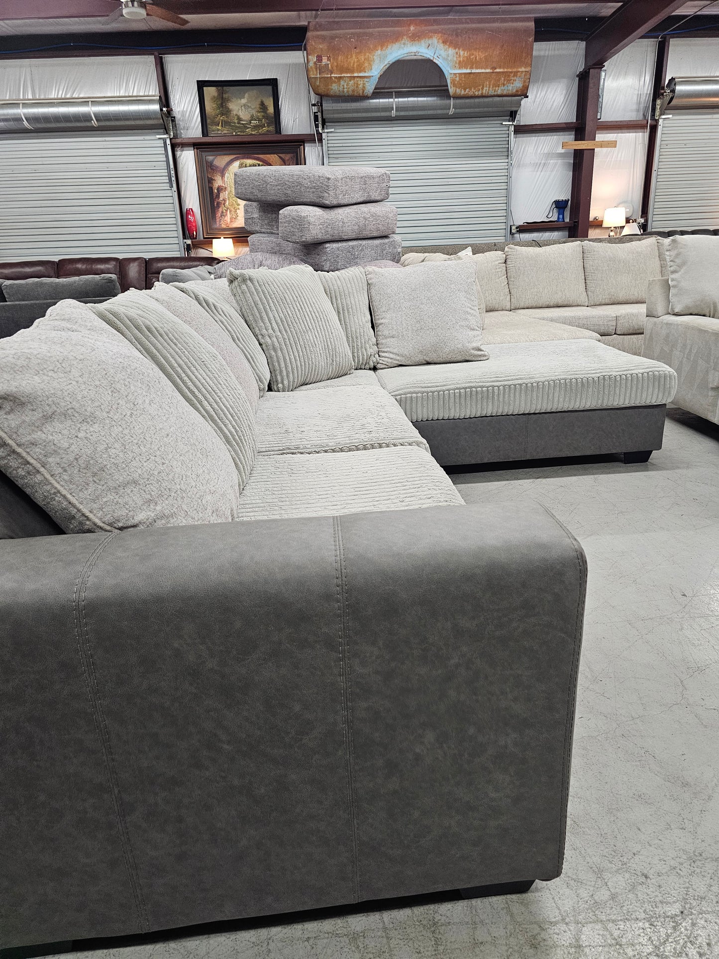 Gray 2PC Sectional Couch with RAF Chaise Lounge - D39