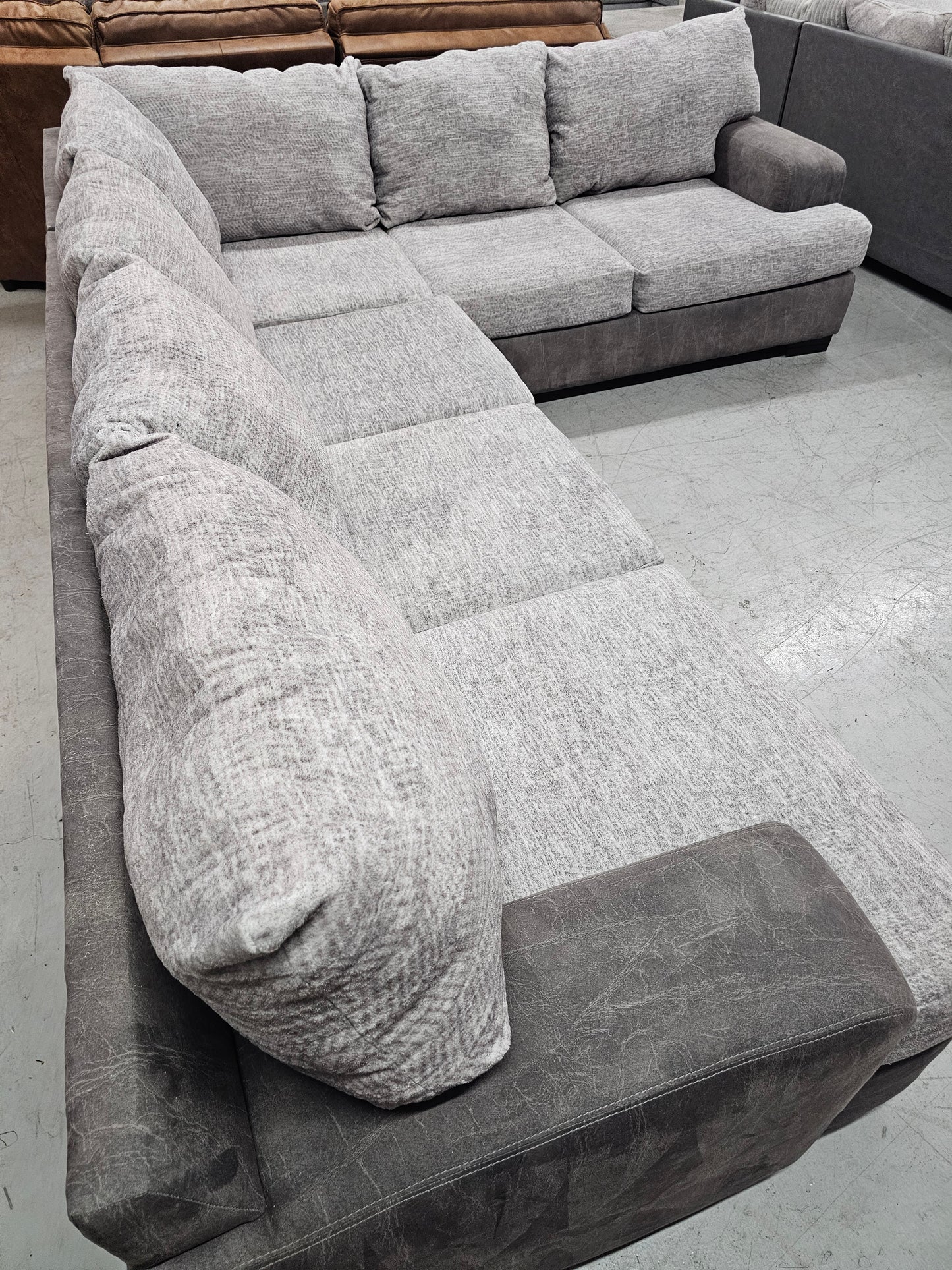 Large Gray L-Shaped Sectional Couch - D32