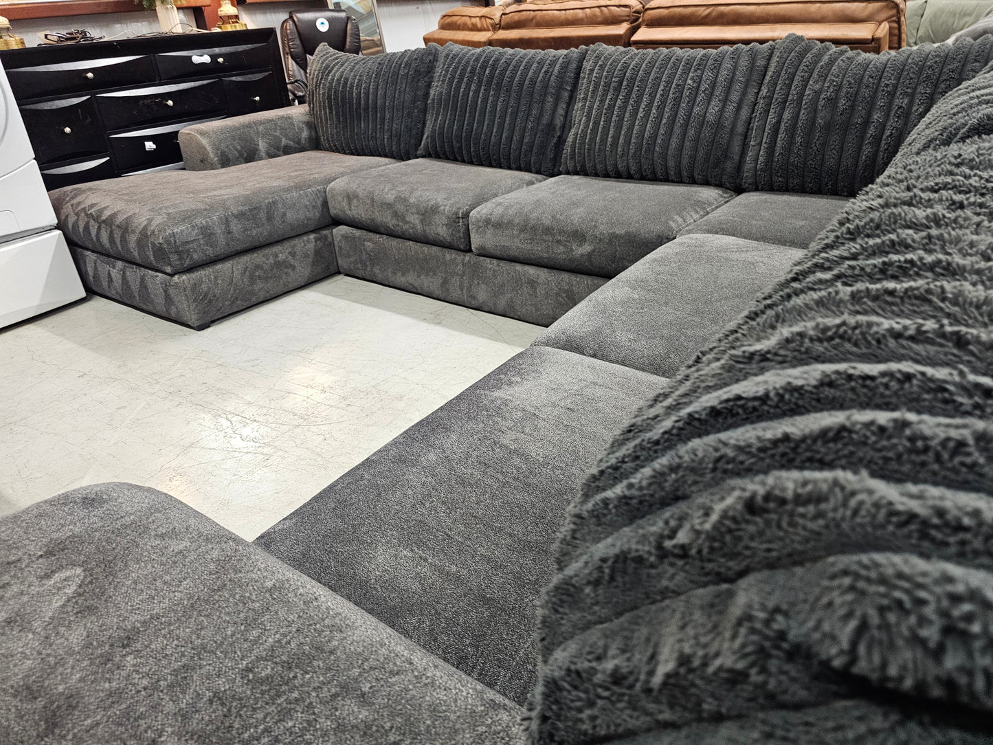 Dark Gray U-Shaped Sectional Couch - D40