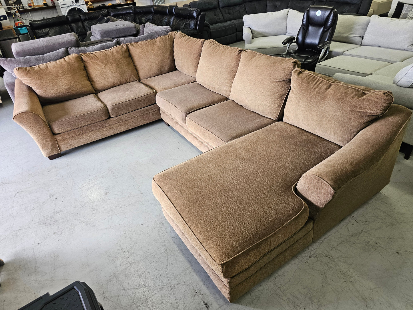 U-Shaped Sectional Couch - D58