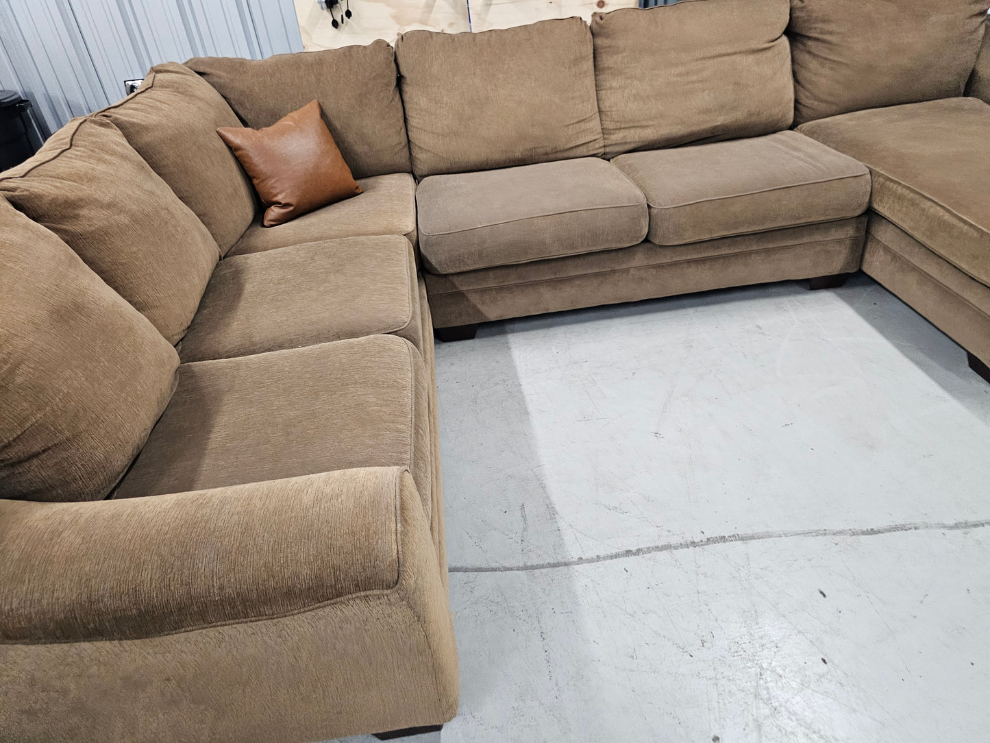 U-Shaped Sectional Couch - D58