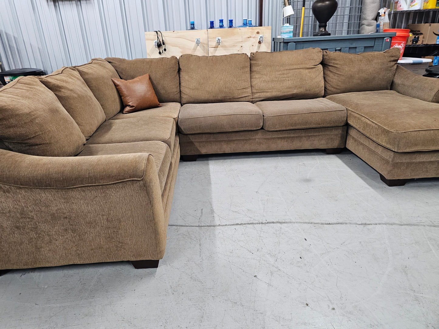 U-Shaped Sectional Couch - D58