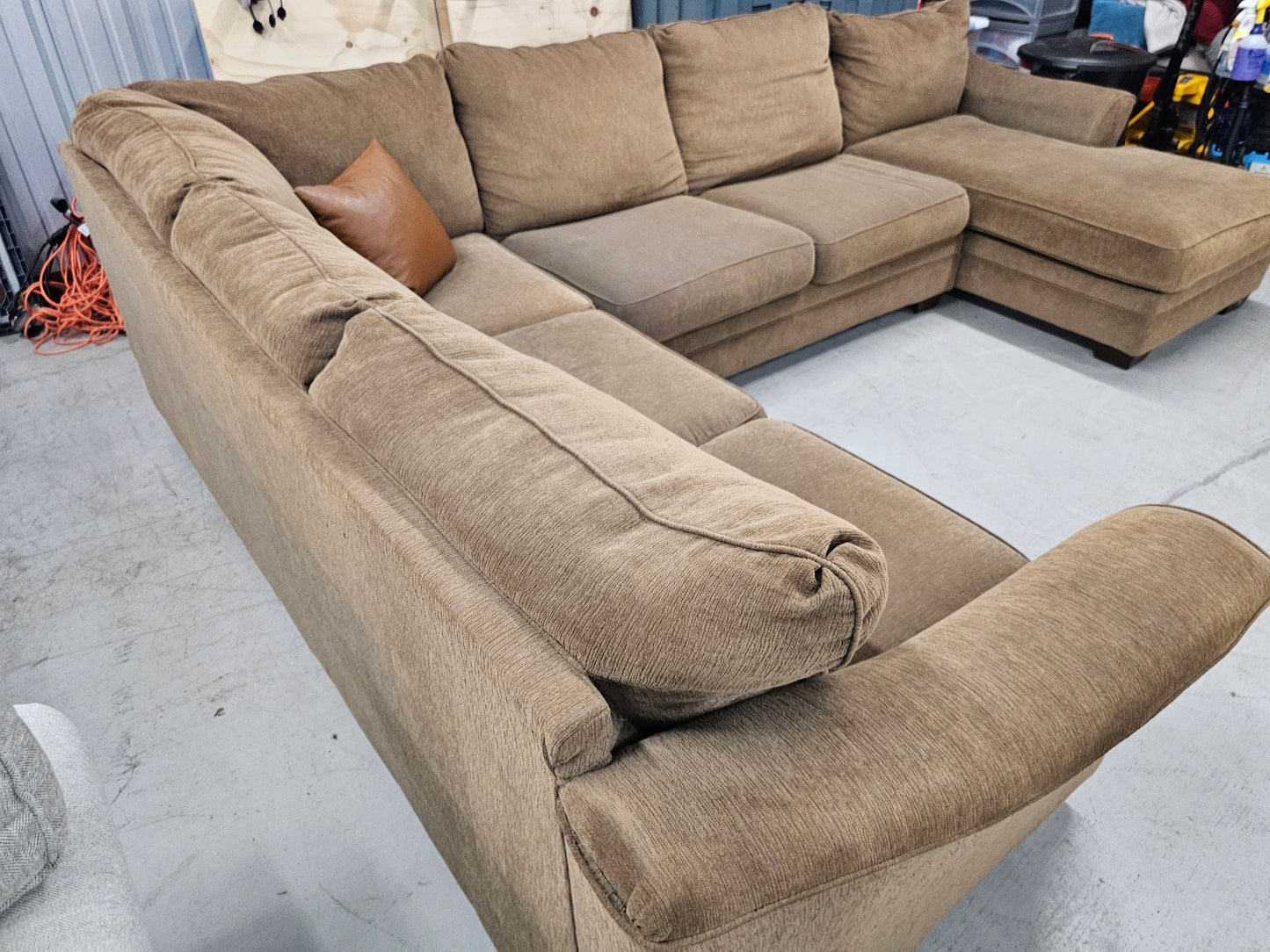 U-Shaped Sectional Couch - D58