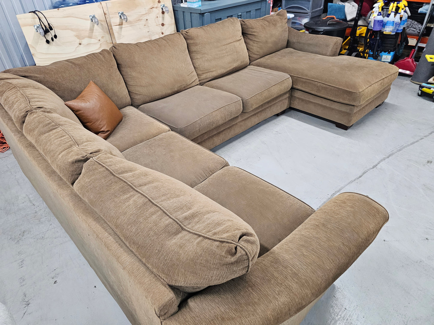 U-Shaped Sectional Couch - D58