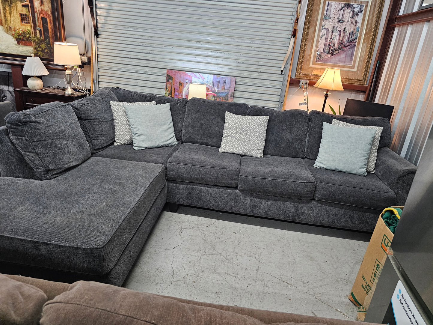 L-Shaped Gray Sectional Couch - D47