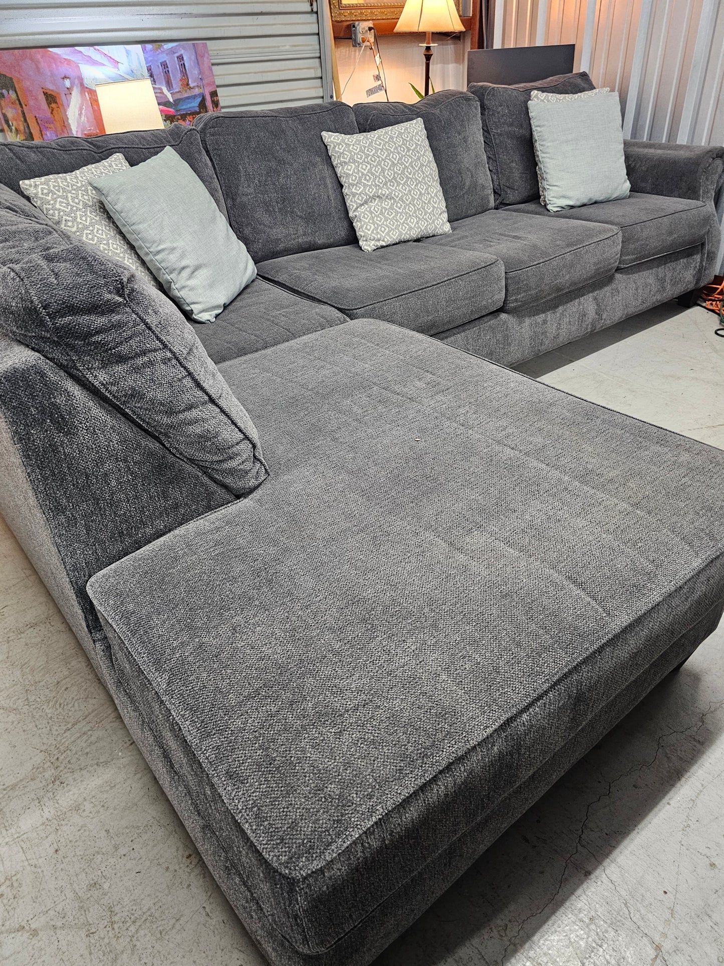 L-Shaped Gray Sectional Couch - D47
