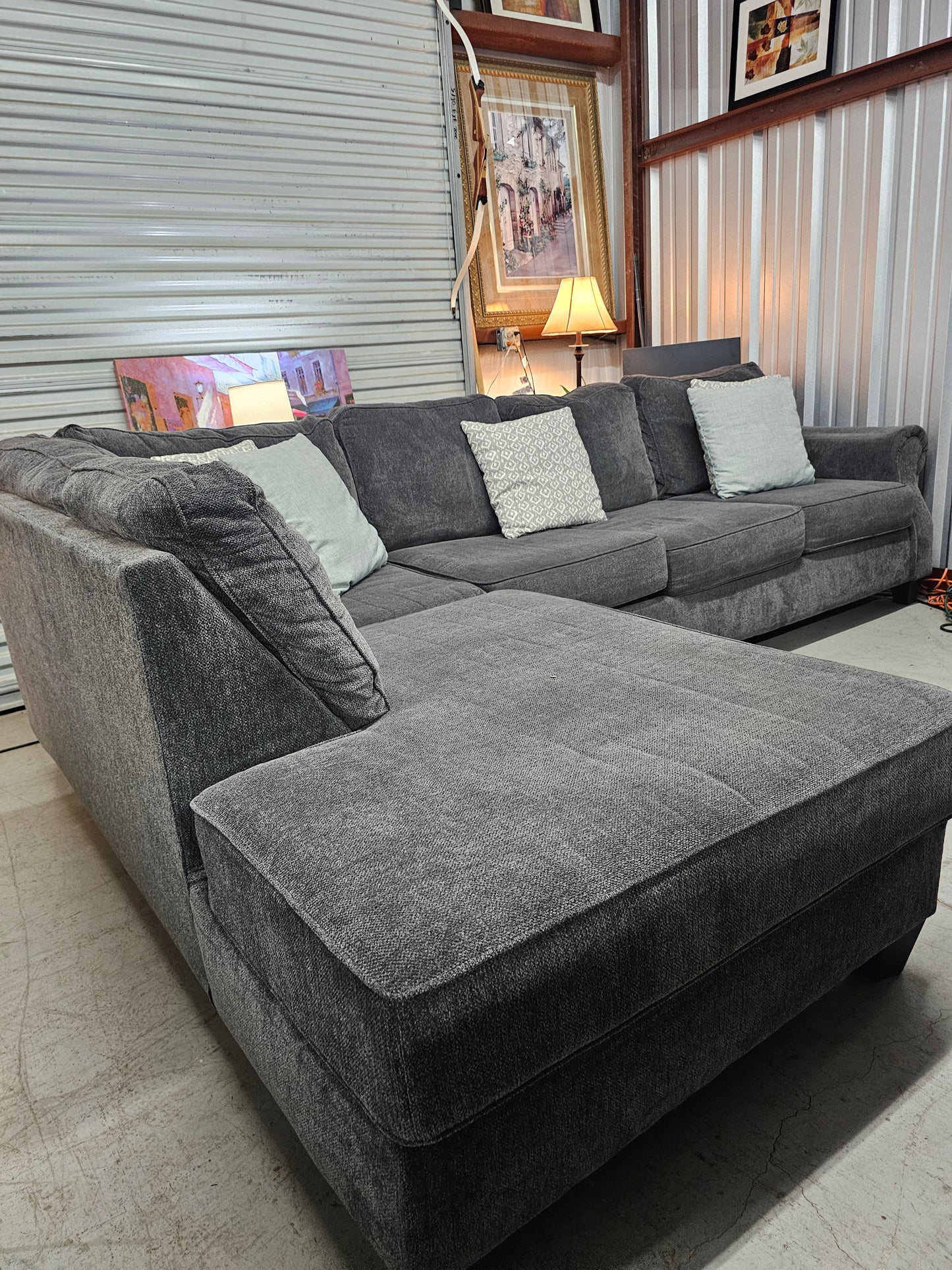 L-Shaped Gray Sectional Couch - D47