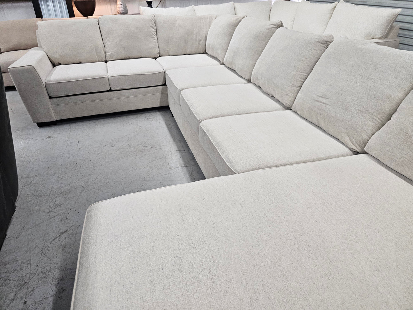Oversized Light Beige U-Shaped Sectional with Chaise Lounge – Rooms To Go - D50