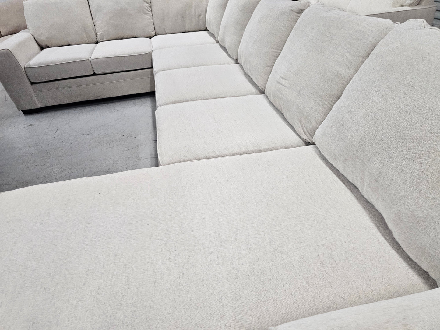 Oversized Light Beige U-Shaped Sectional with Chaise Lounge – Rooms To Go - D50