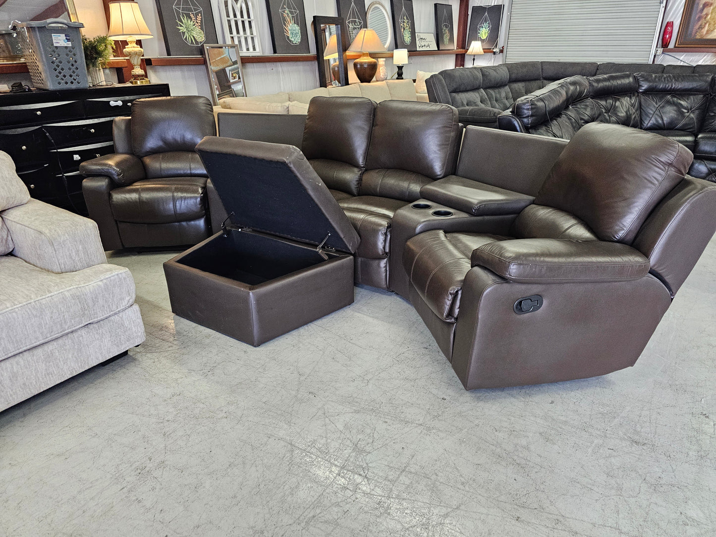 Brown Theater-Style Reclining Sectional Couch with 2 Recliners - D62
