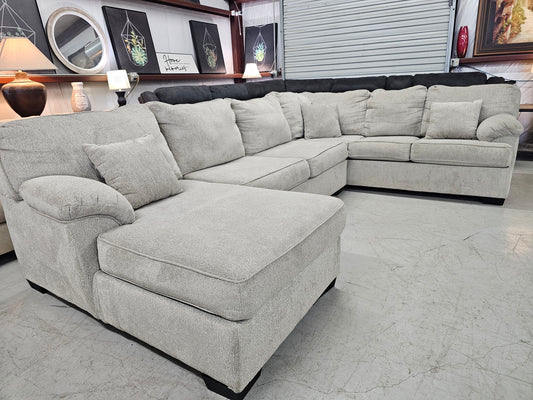 Light Gray U-Shaped Sectional Couch with Chaise Lounge - D65