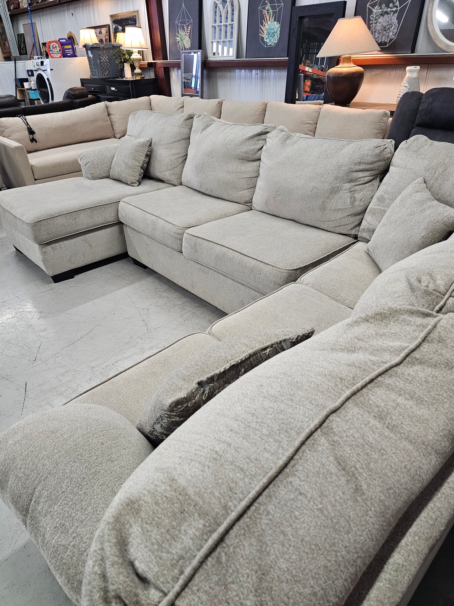 Light Gray U-Shaped Sectional Couch with Chaise Lounge - D65