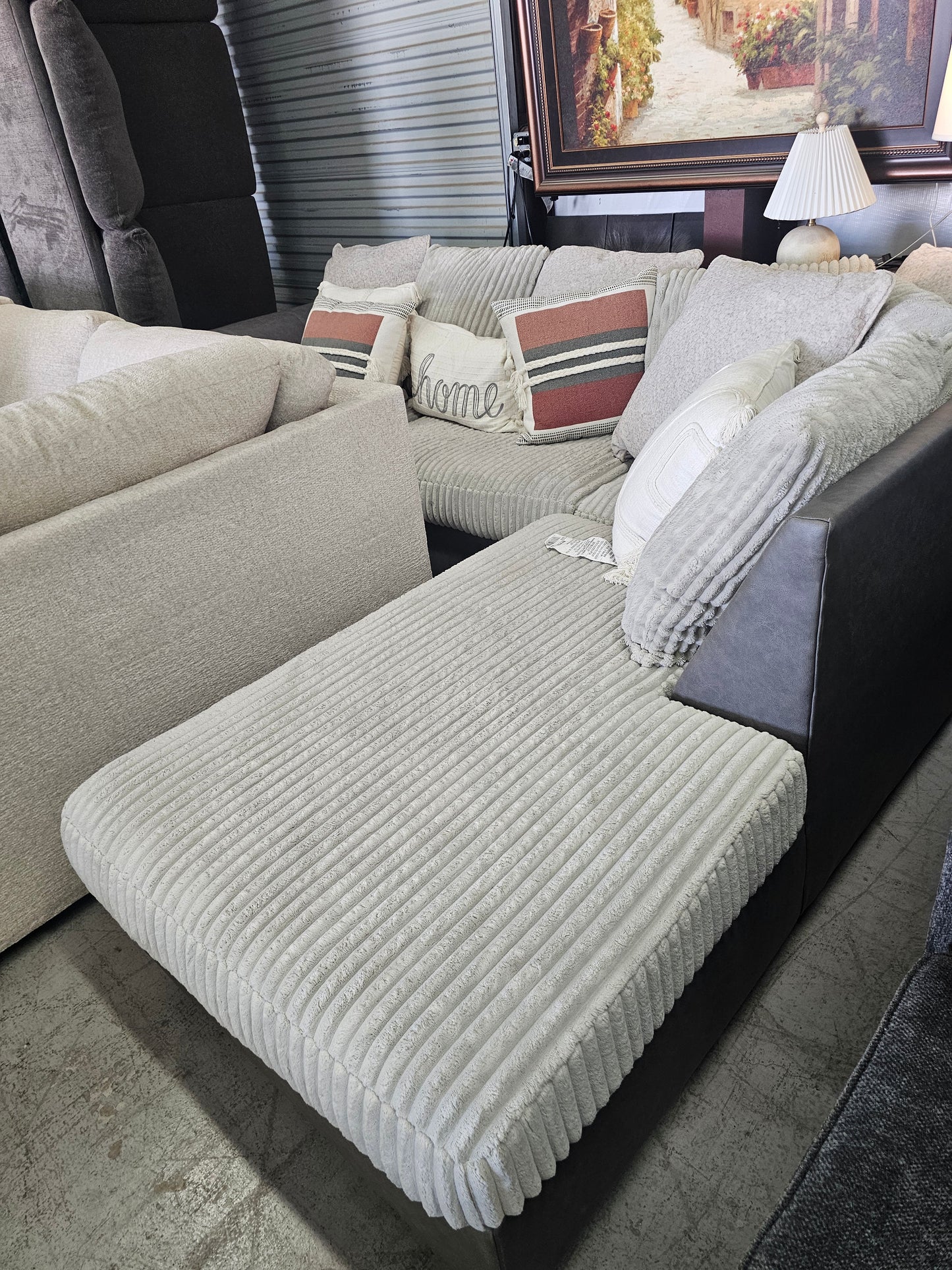 Gray 2PC Sectional Couch with RAF Chaise Lounge - D39