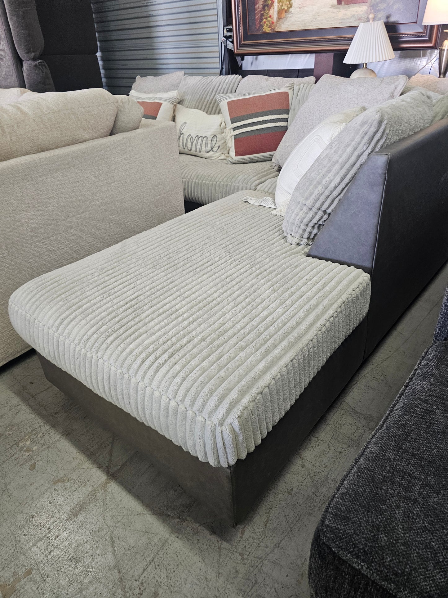 Gray 2PC Sectional Couch with RAF Chaise Lounge - D39