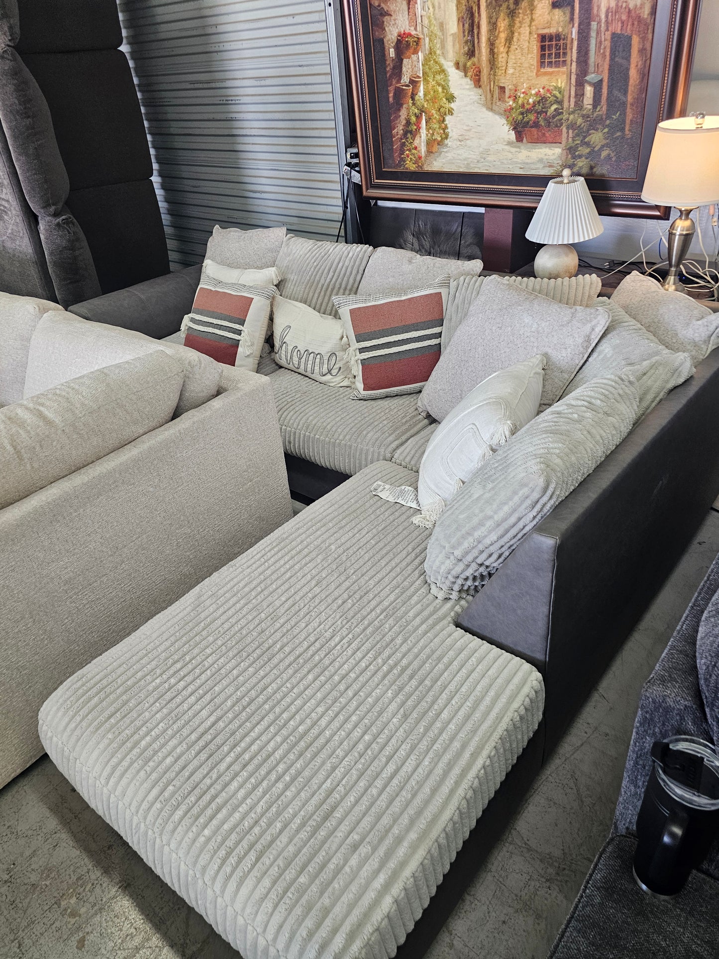 Gray 2PC Sectional Couch with RAF Chaise Lounge - D39