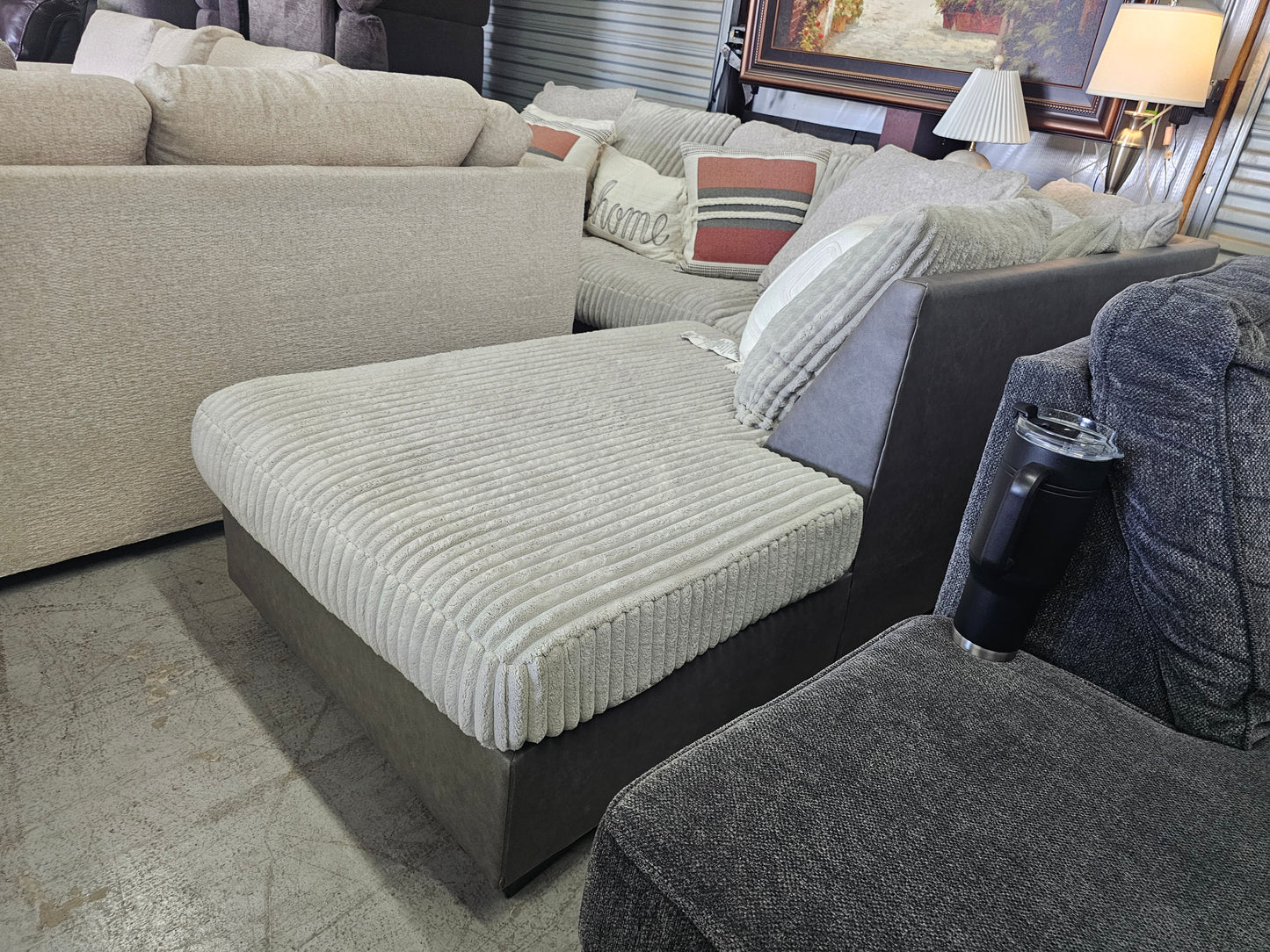 Gray 2PC Sectional Couch with RAF Chaise Lounge - D39