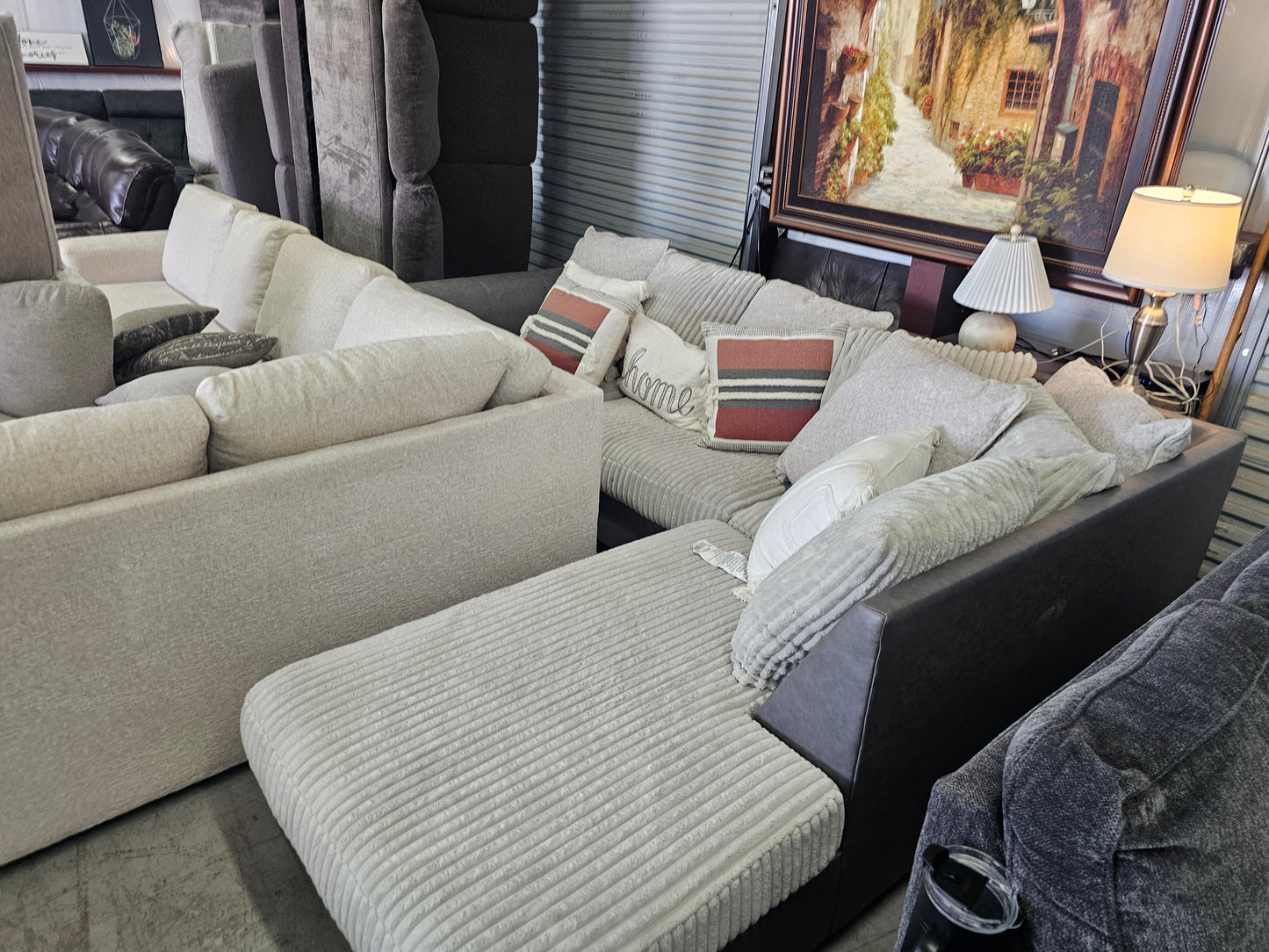 Gray 2PC Sectional Couch with RAF Chaise Lounge - D39