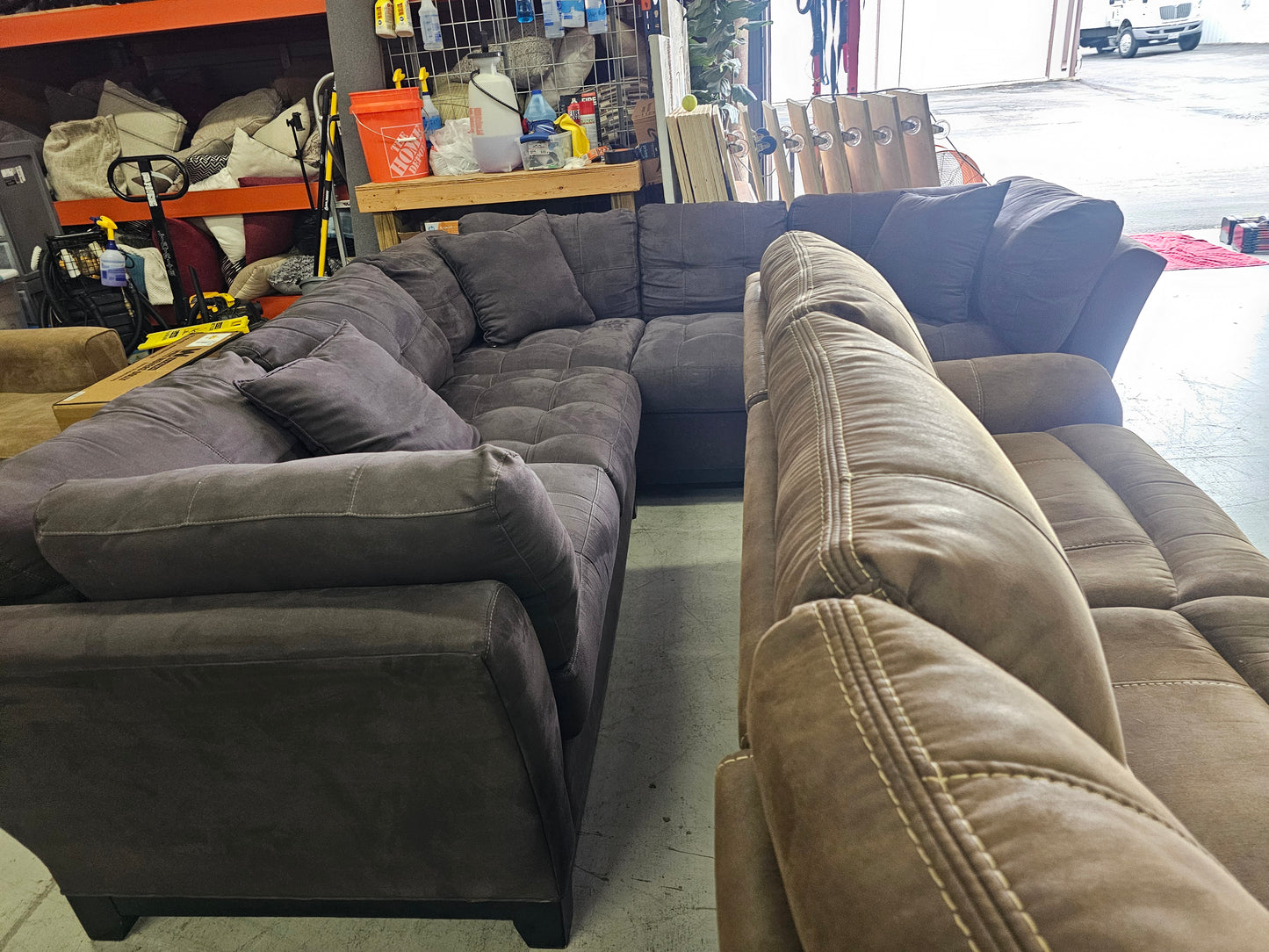 Gray L-Shaped Sectional Couch by Rooms To Go - D73