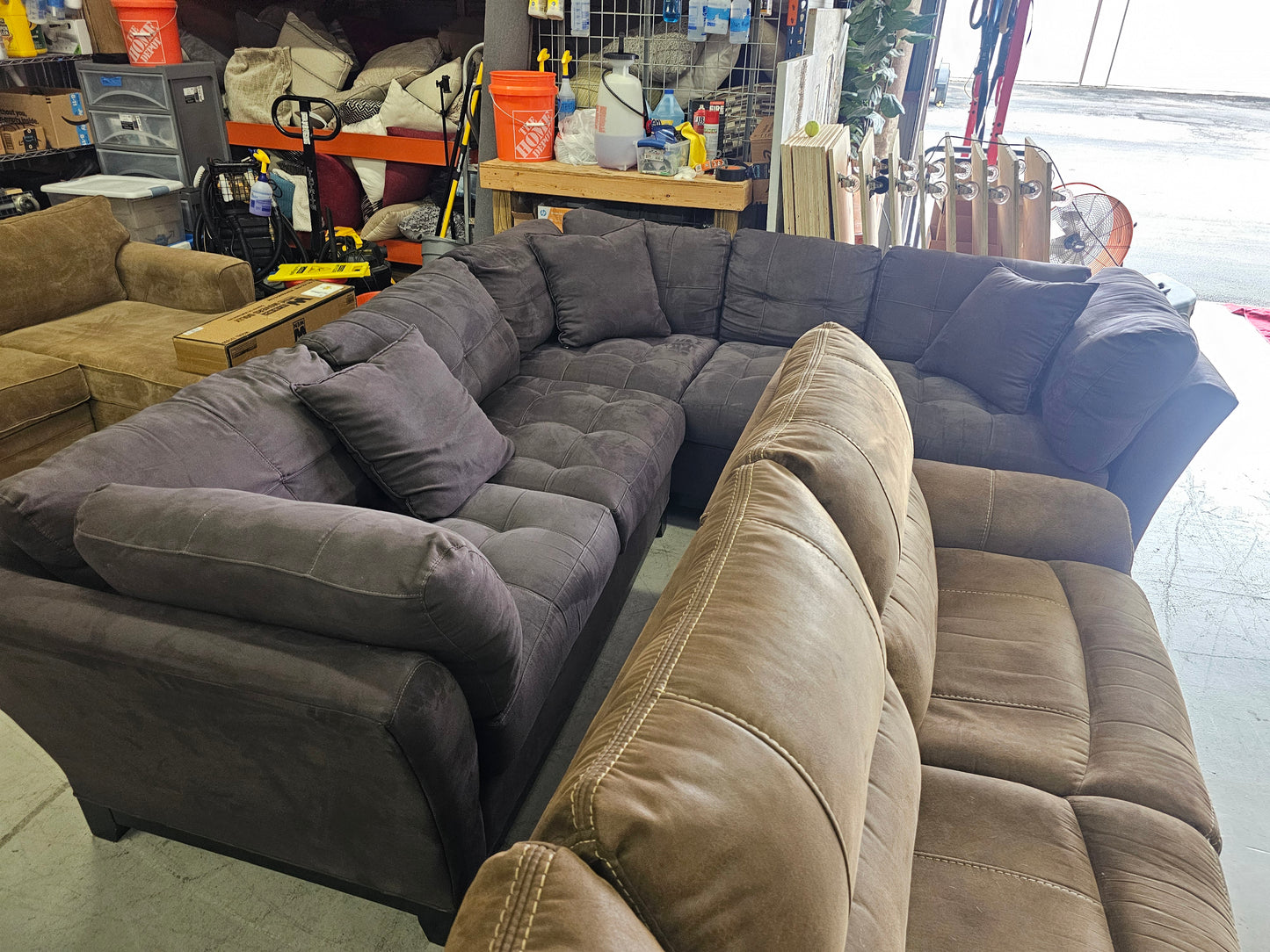 Gray L-Shaped Sectional Couch by Rooms To Go - D73