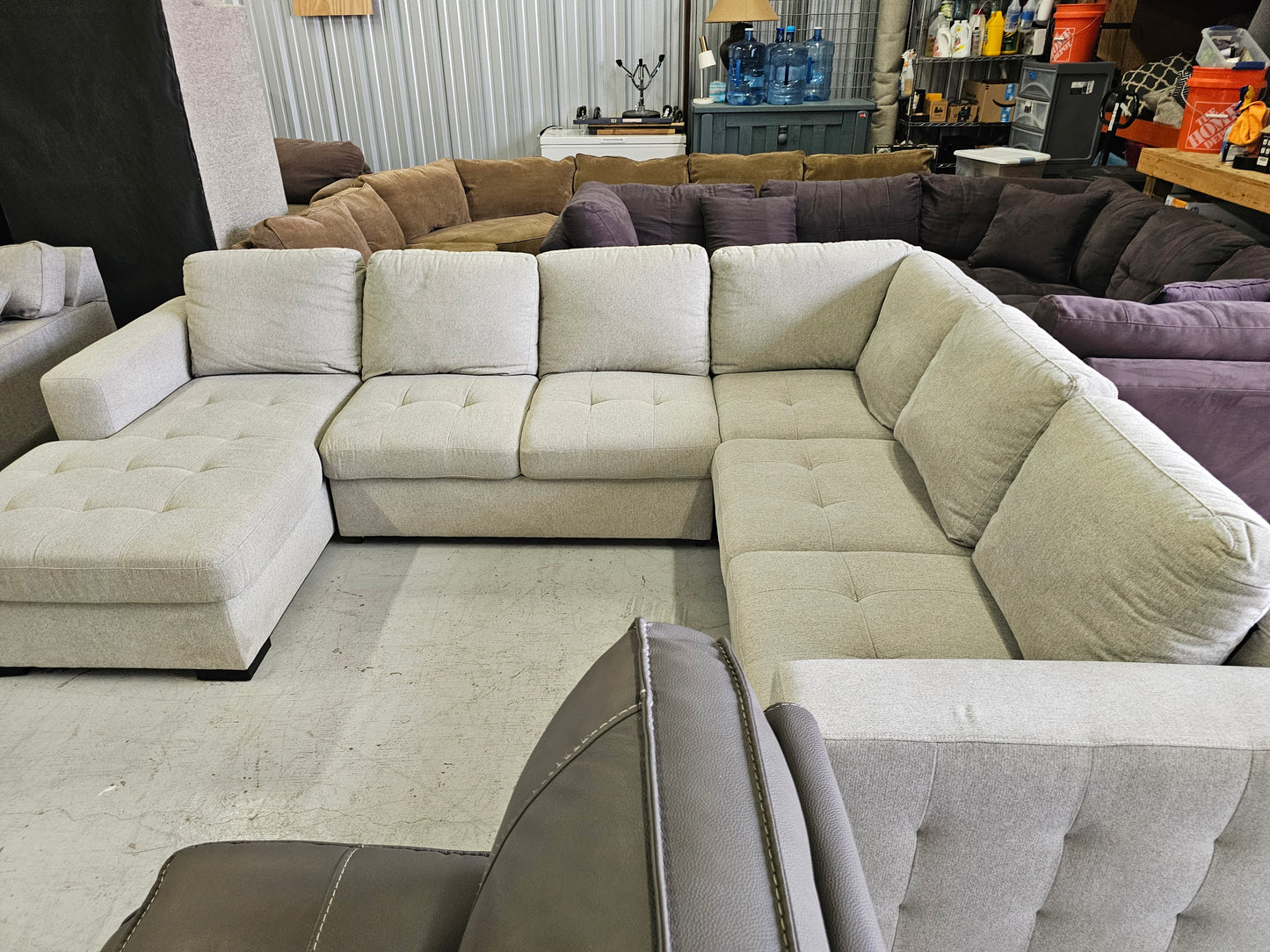 Light Gray U-Shaped Sleeper Sectional with Storage Chaise - D81