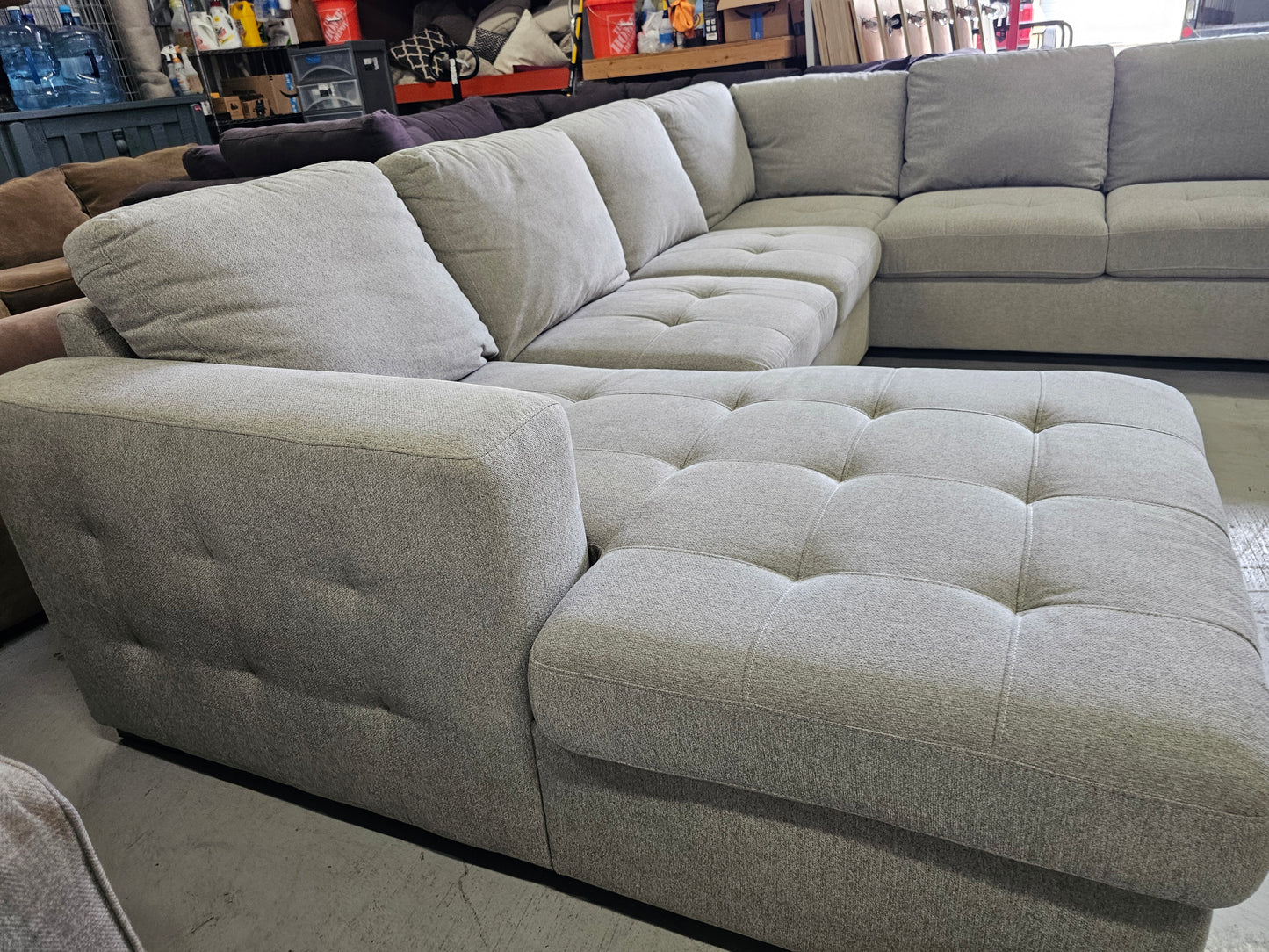 Light Gray U-Shaped Sleeper Sectional with Storage Chaise - D81