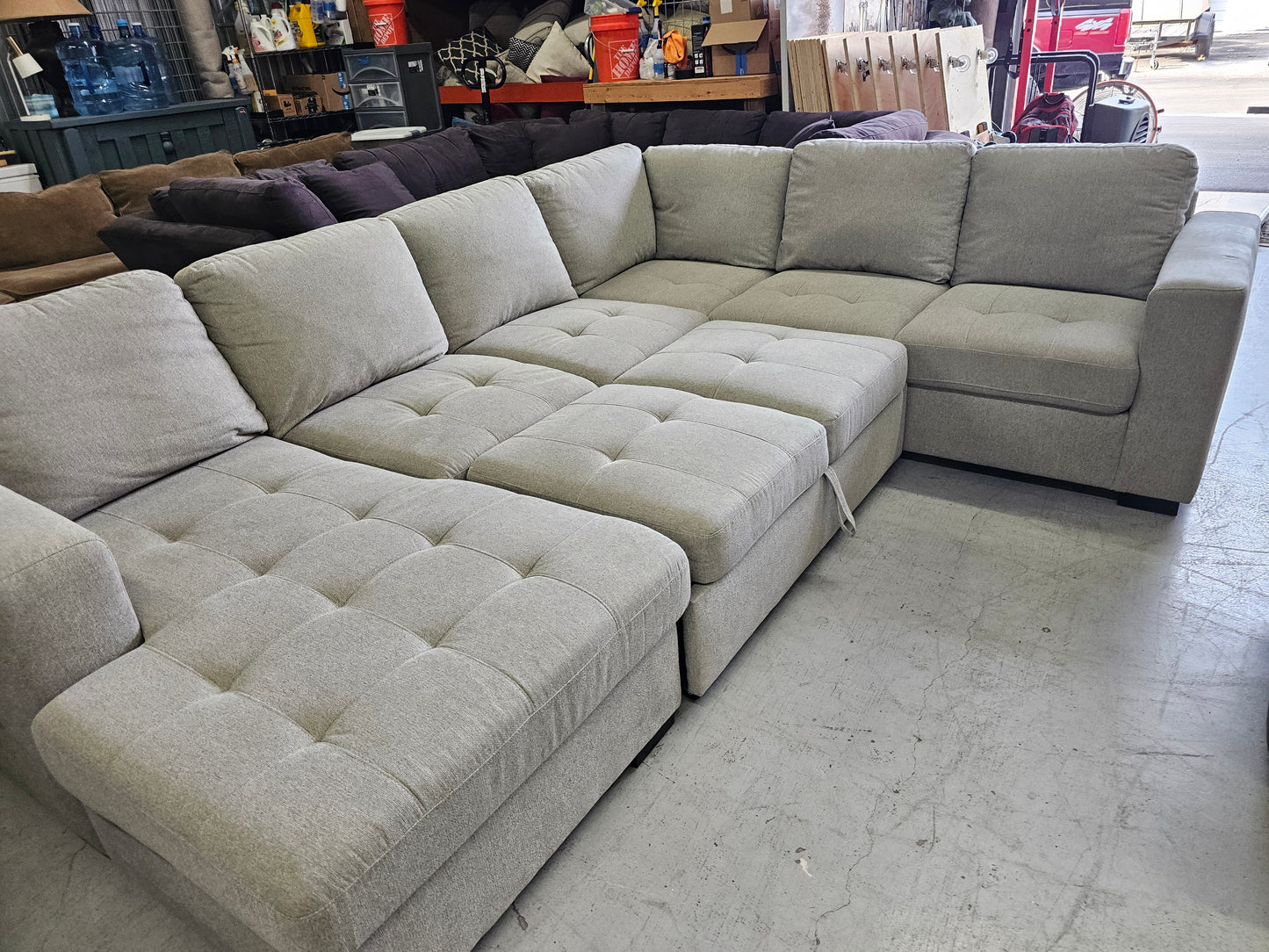 Light Gray U-Shaped Sleeper Sectional with Storage Chaise - D81