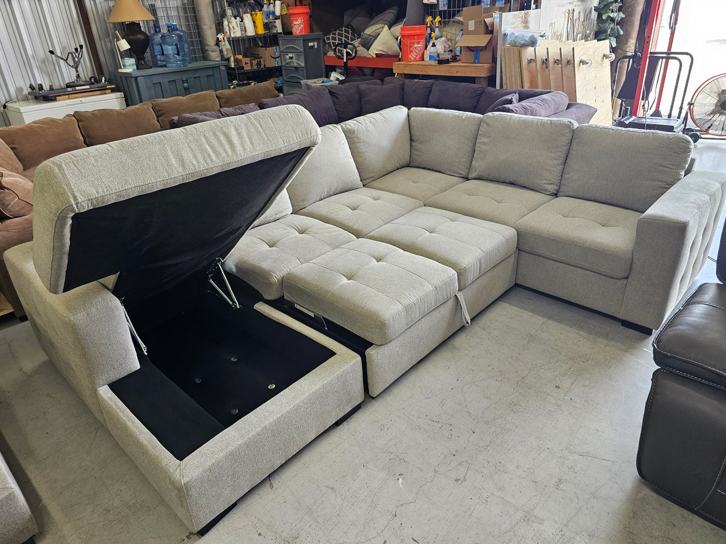 Light Gray U-Shaped Sleeper Sectional with Storage Chaise - D81
