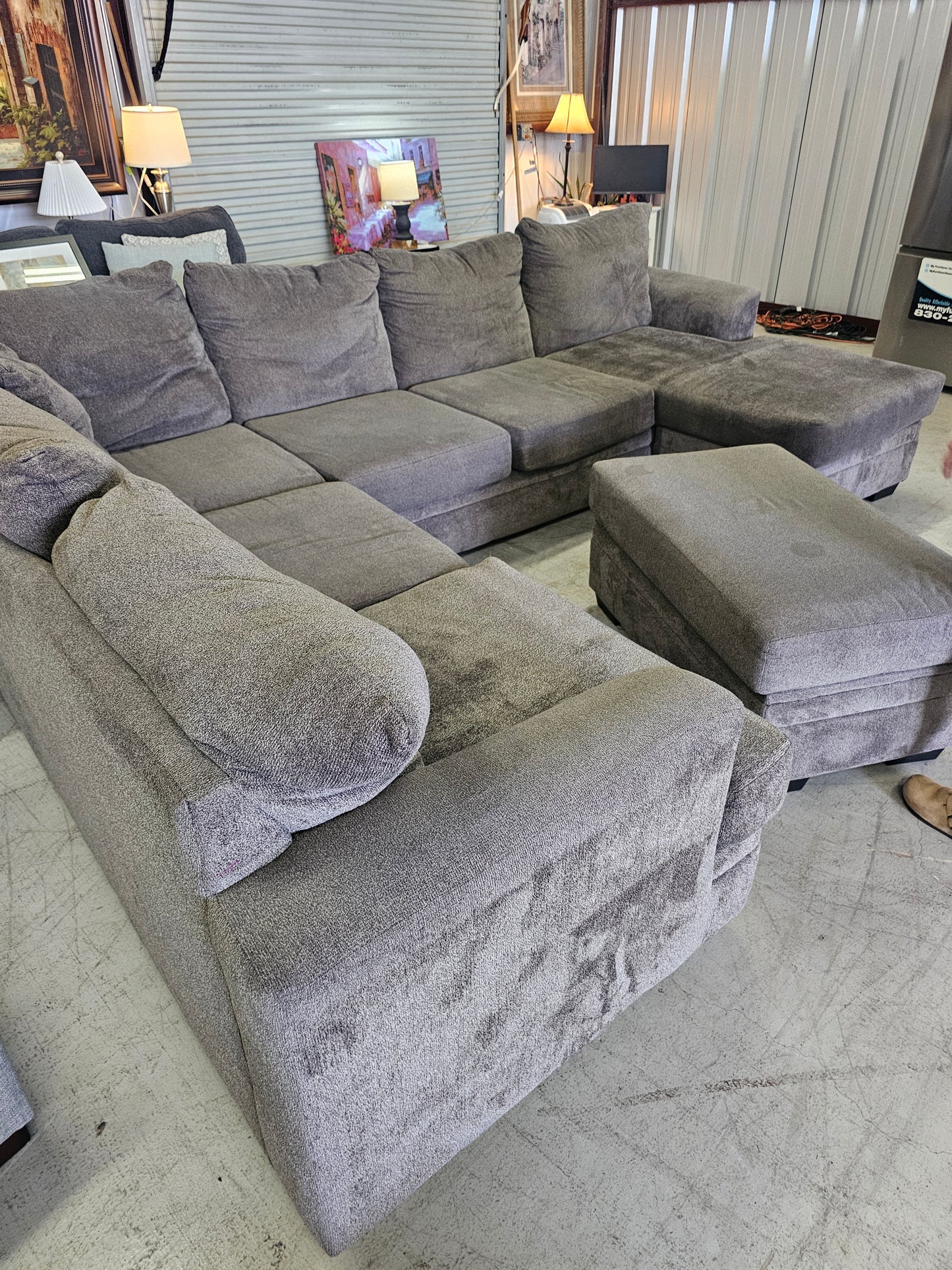 Gray U-shaped sectional couch with ottoman - D86