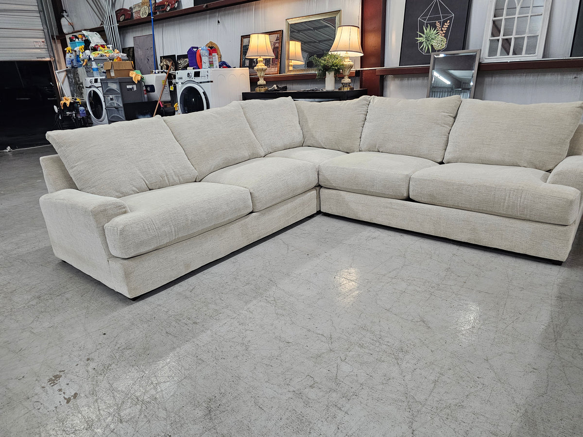Beautiful Light Beige Sectional Couch | Like-New Condition - D91