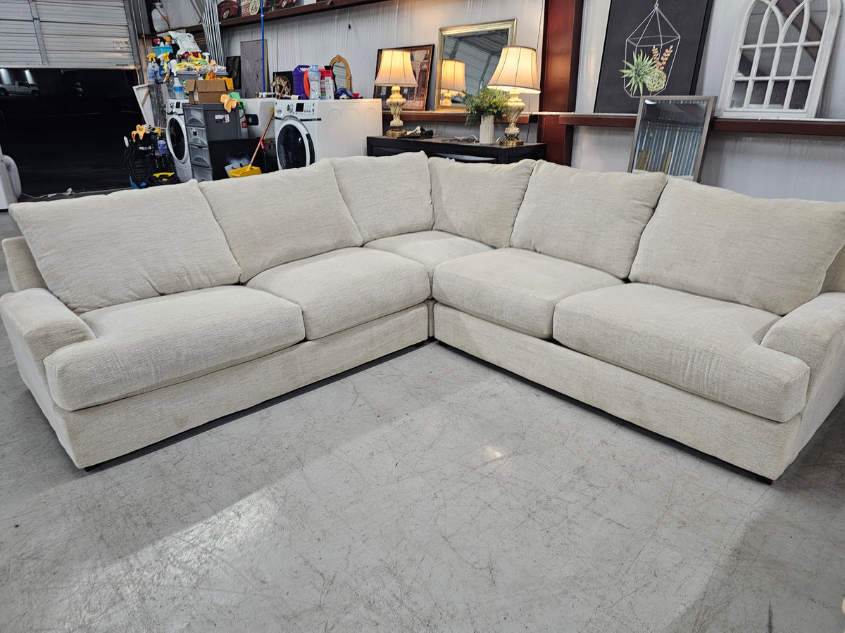 Beautiful Light Beige Sectional Couch | Like-New Condition - D91