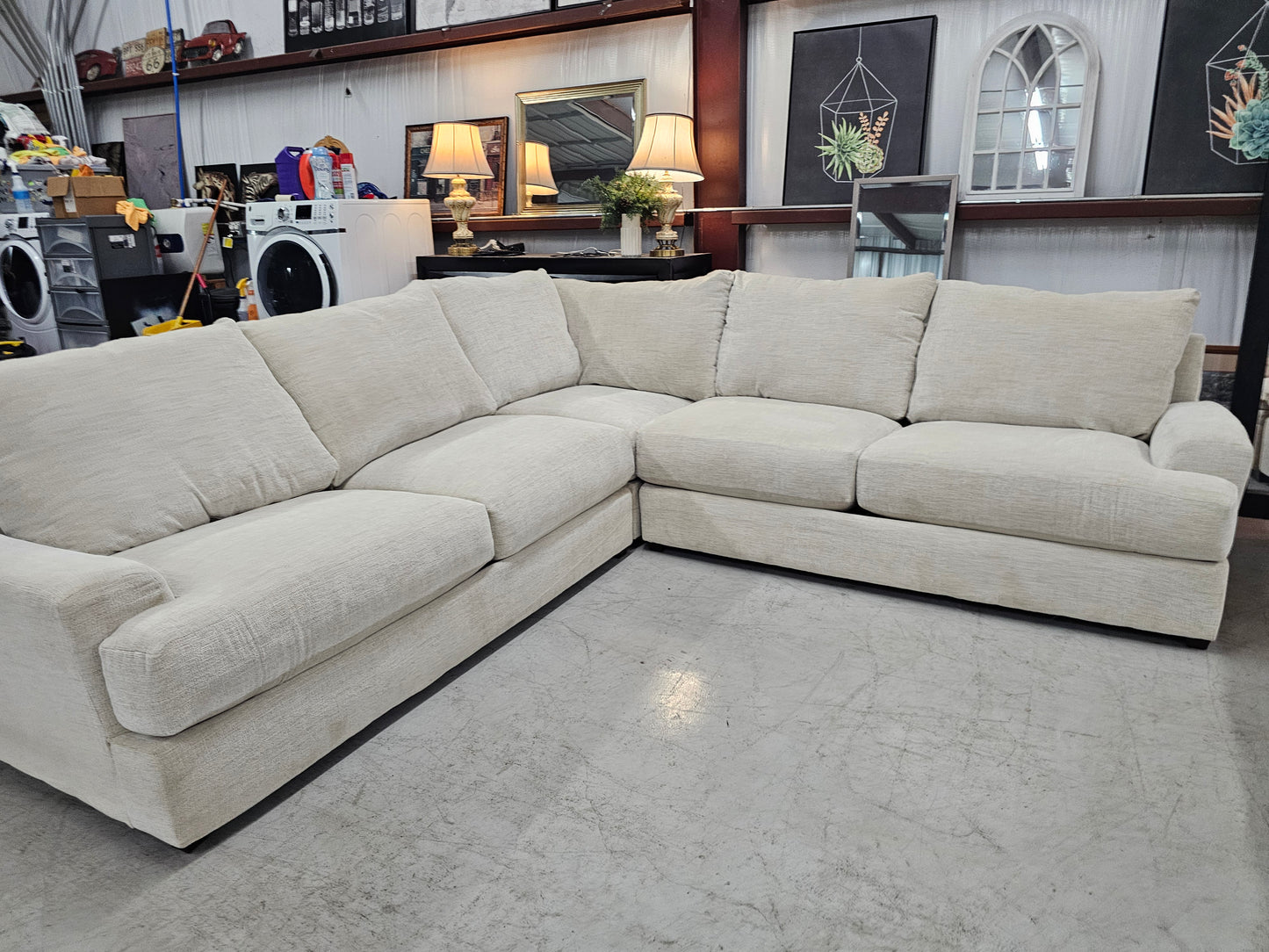 Beautiful Light Beige Sectional Couch | Like-New Condition - D91