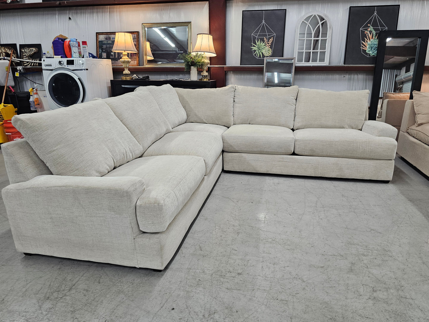 Beautiful Light Beige Sectional Couch | Like-New Condition - D91