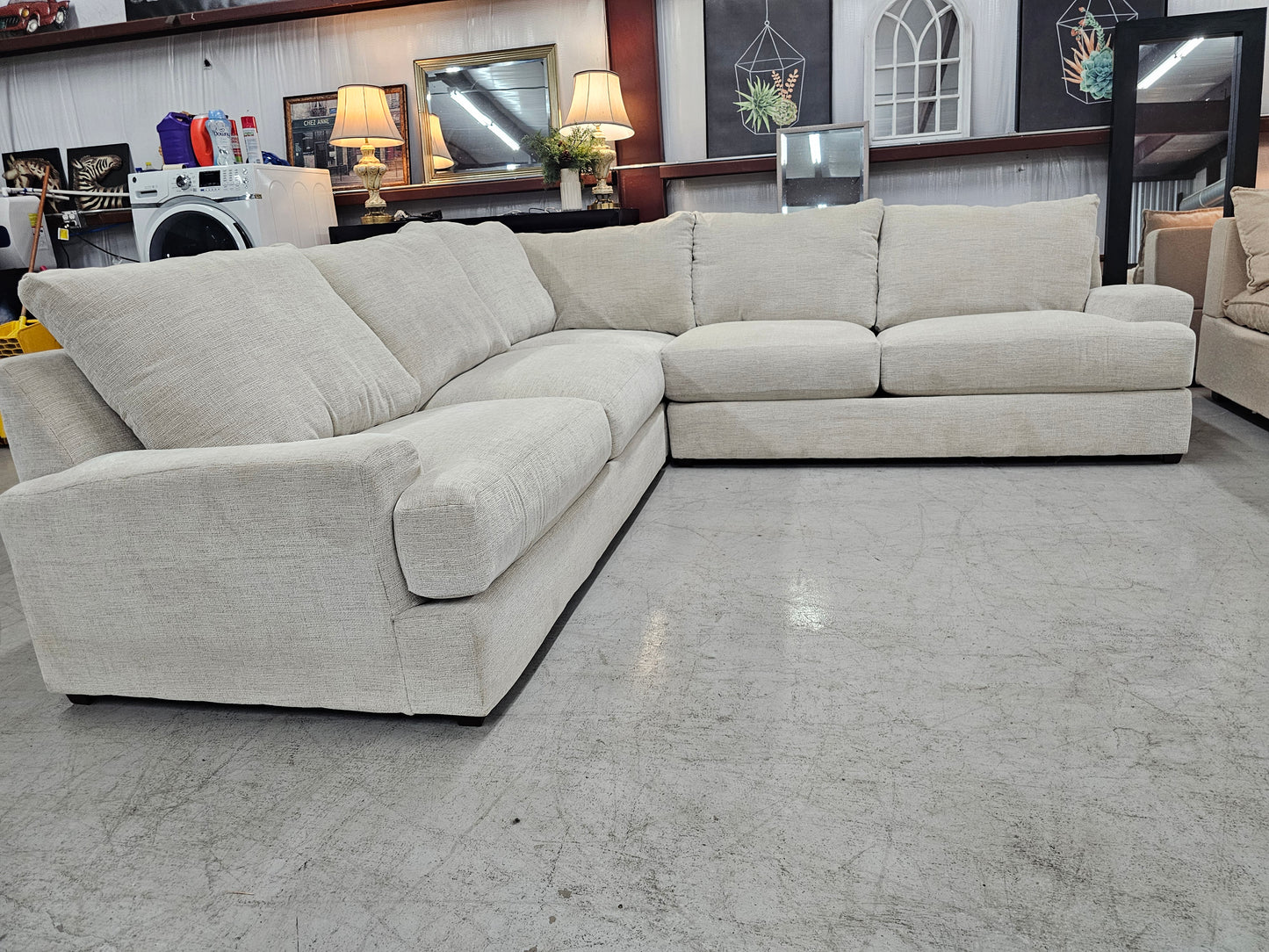 Beautiful Light Beige Sectional Couch | Like-New Condition - D91