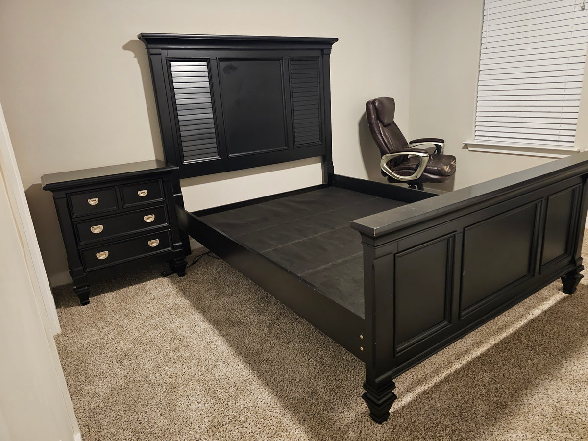 Queen Bed with Remote-Controlled Adjustable Base & Mattress - D98