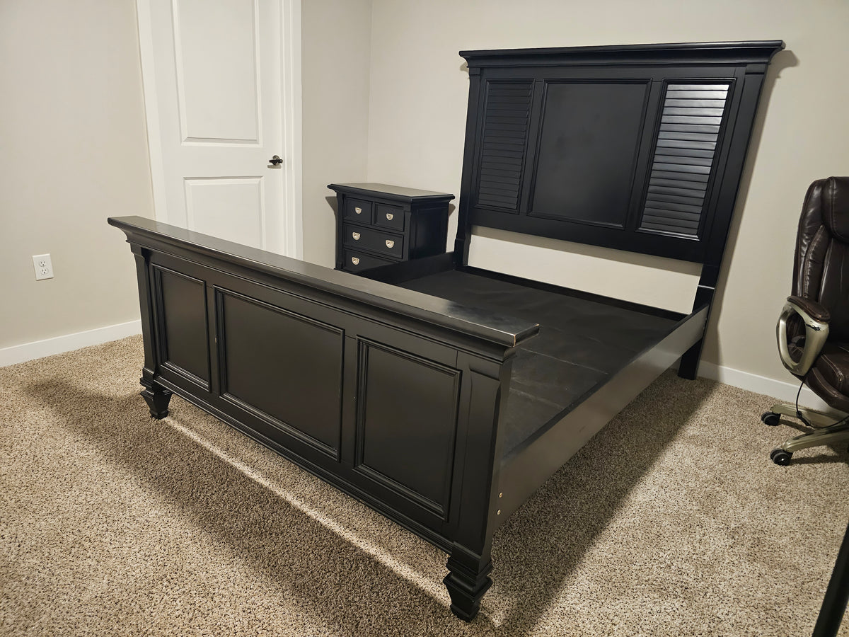Queen Bed with Remote-Controlled Adjustable Base & Mattress - D98
