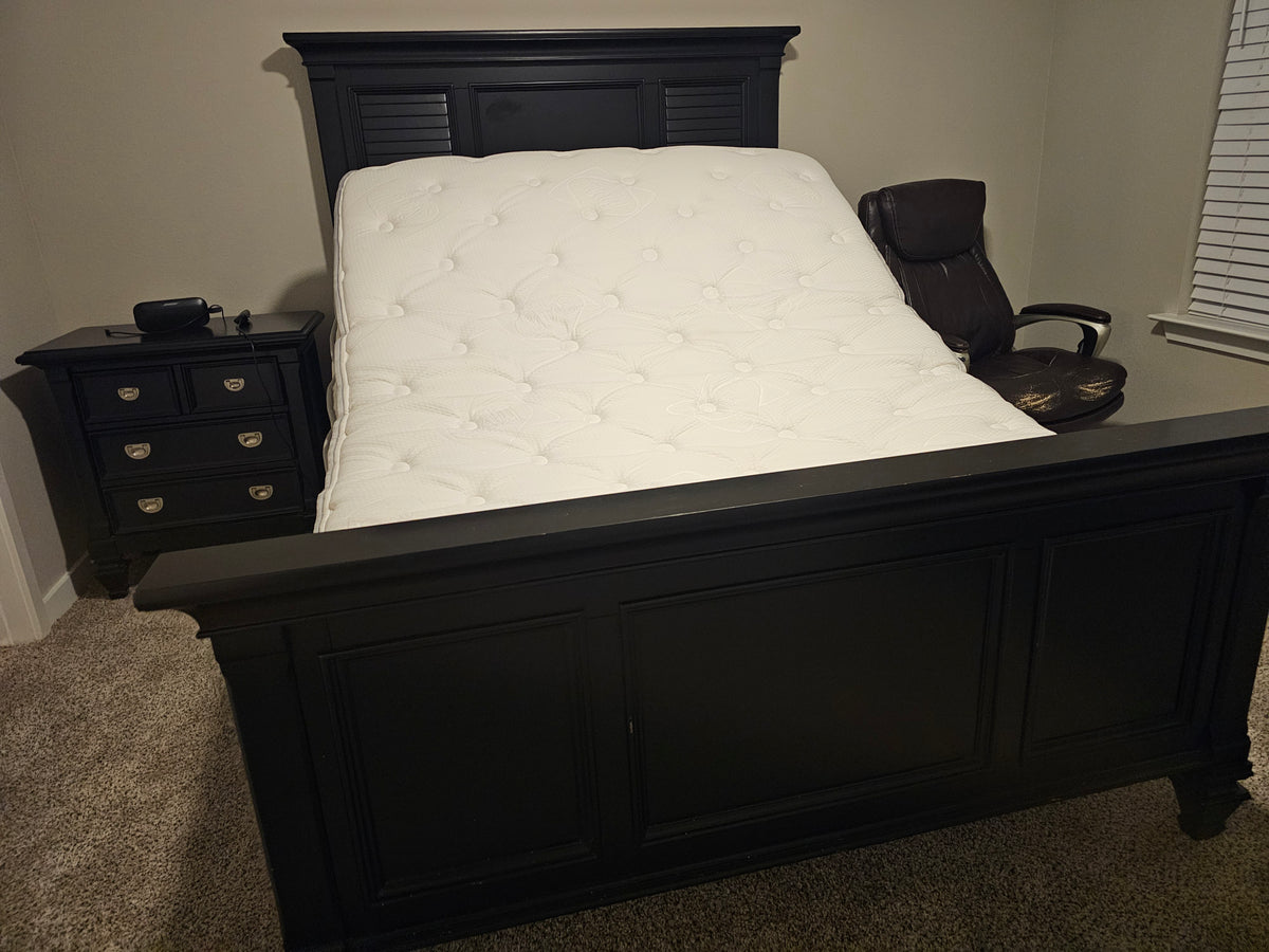 Queen Bed with Remote-Controlled Adjustable Base & Mattress - D98